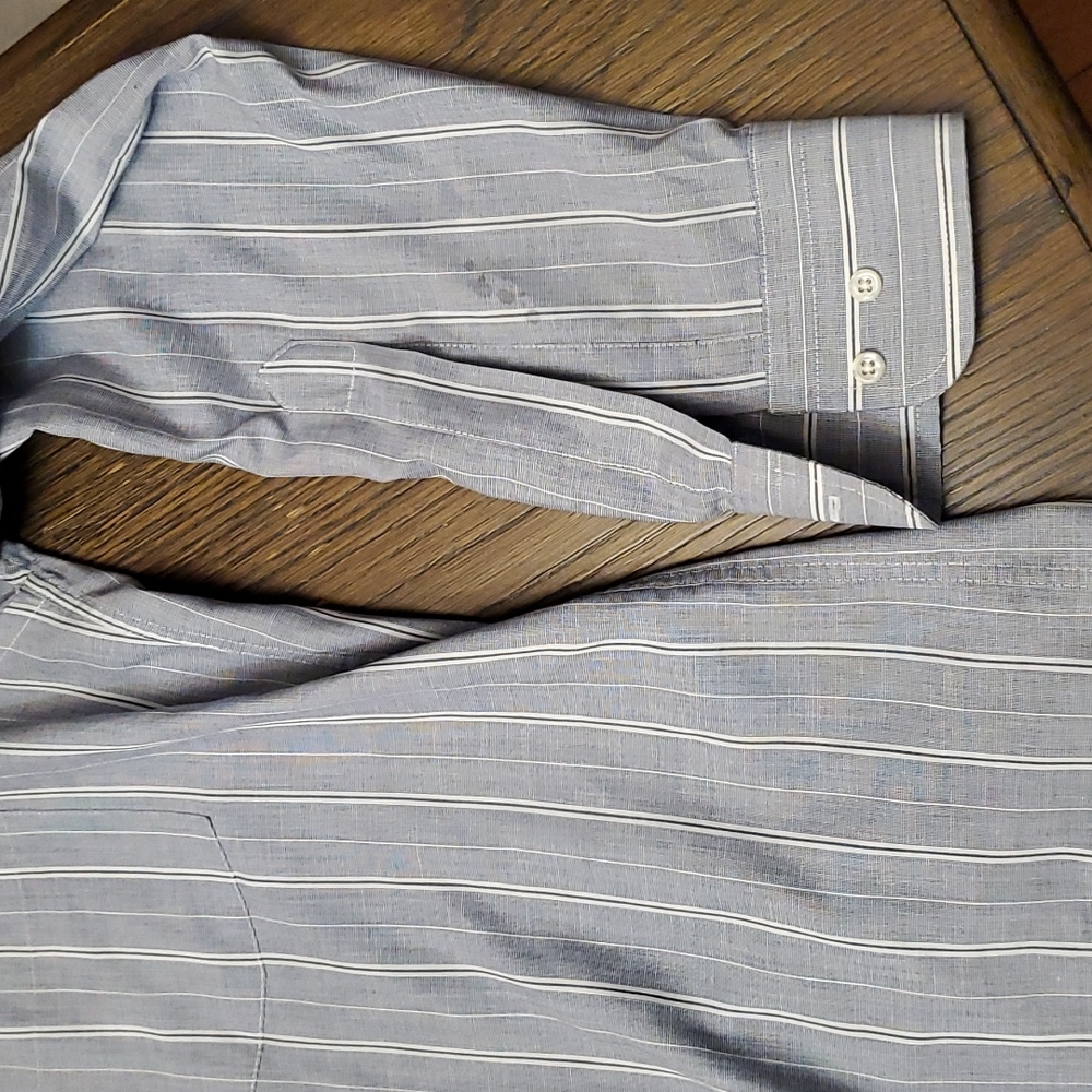 Unmarked button down - Picture 3 of 5